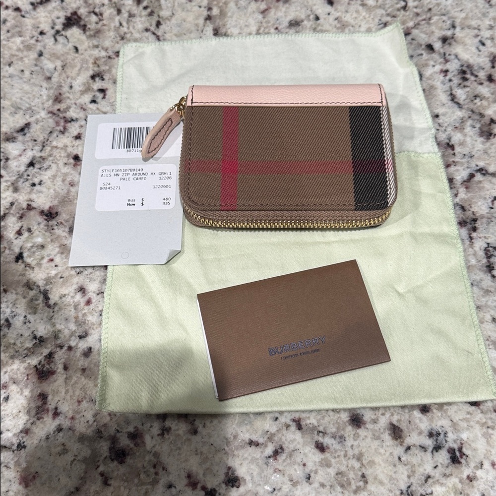 Burberry Zip new 🆕 wallet w/tags - Picture 12 of 12